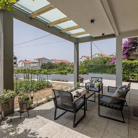 Vacation house CITRUS - quiet place, free parking - garage Kaštela Extérieur photo