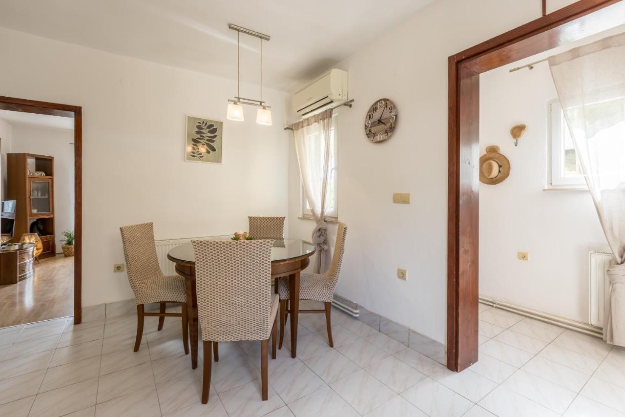 Vacation house CITRUS - quiet place, free parking - garage Kaštela Extérieur photo