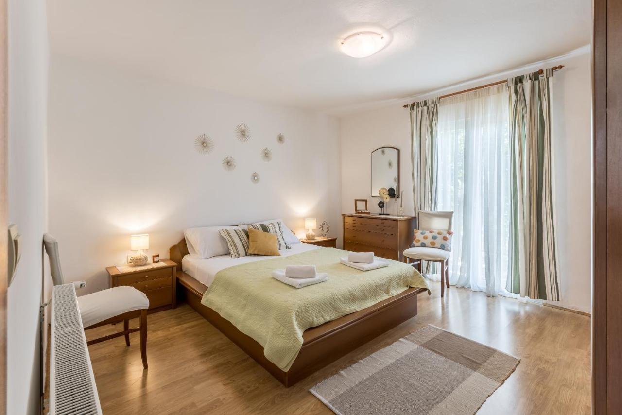 Vacation house CITRUS - quiet place, free parking - garage Kaštela Extérieur photo