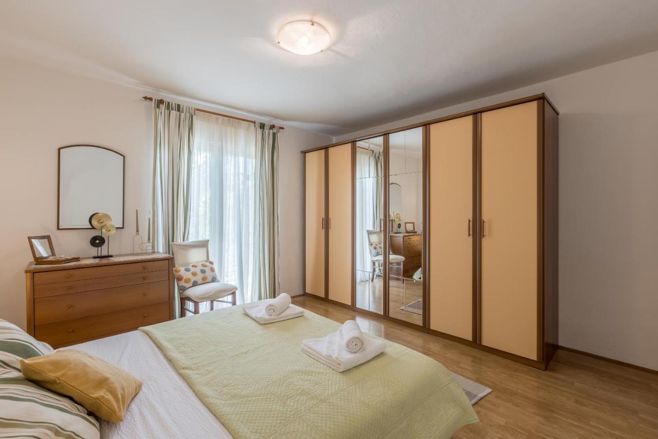 Vacation house CITRUS - quiet place, free parking - garage Kaštela Extérieur photo