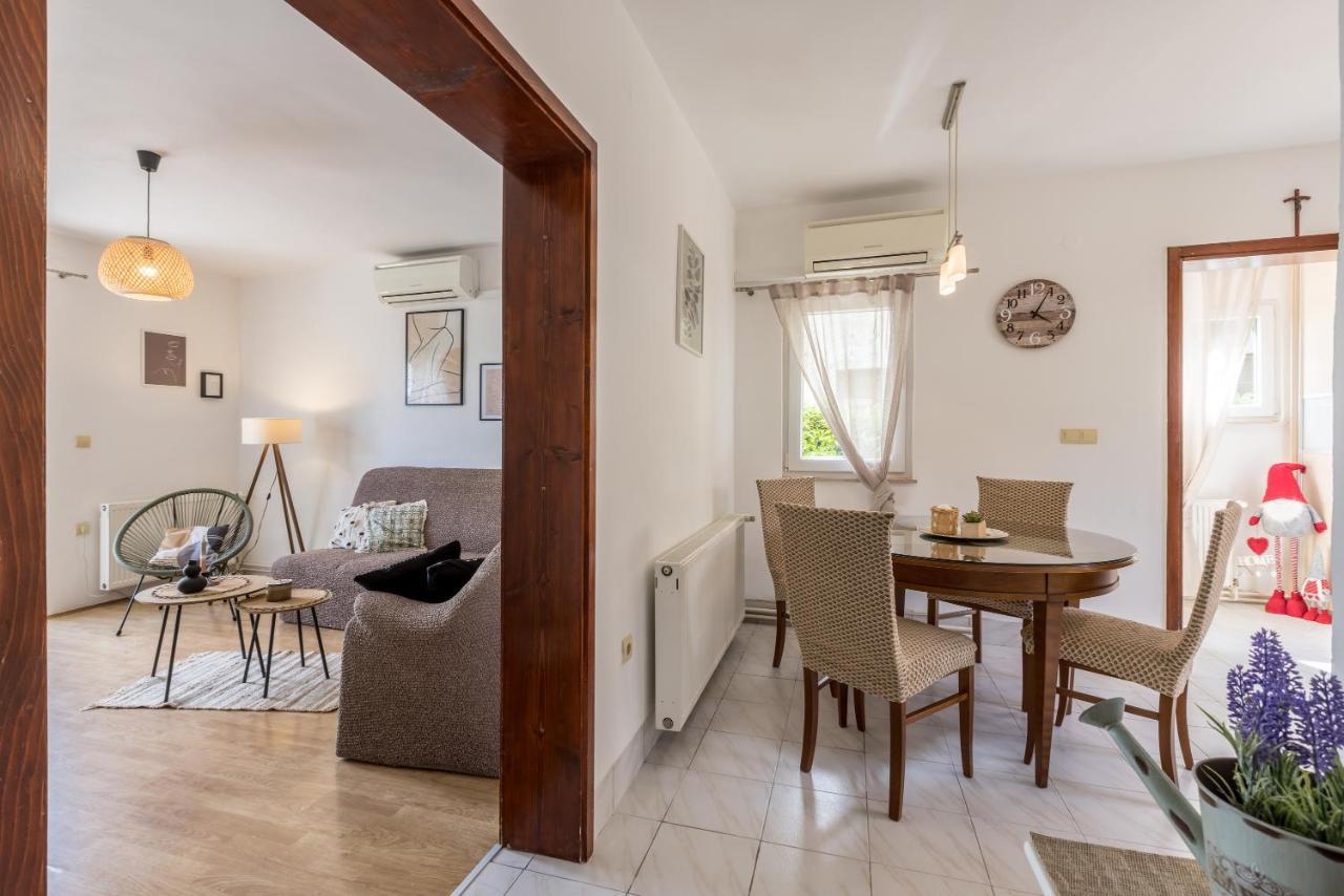 Vacation house CITRUS - quiet place, free parking - garage Kaštela Extérieur photo