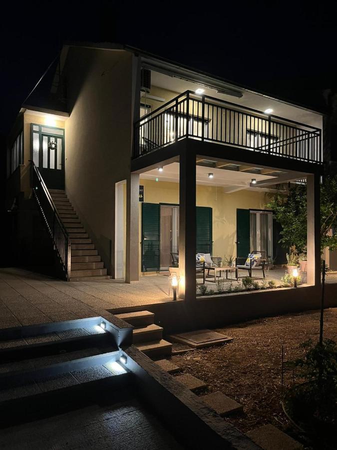 Vacation house CITRUS - quiet place, free parking - garage Kaštela Extérieur photo