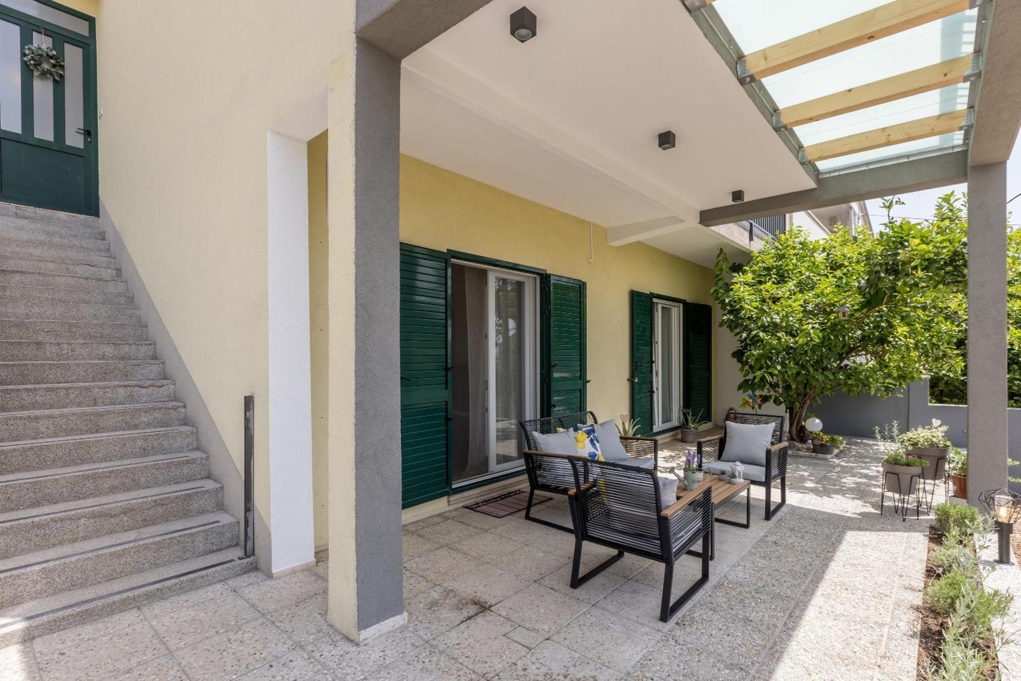 Vacation house CITRUS - quiet place, free parking - garage Kaštela Extérieur photo