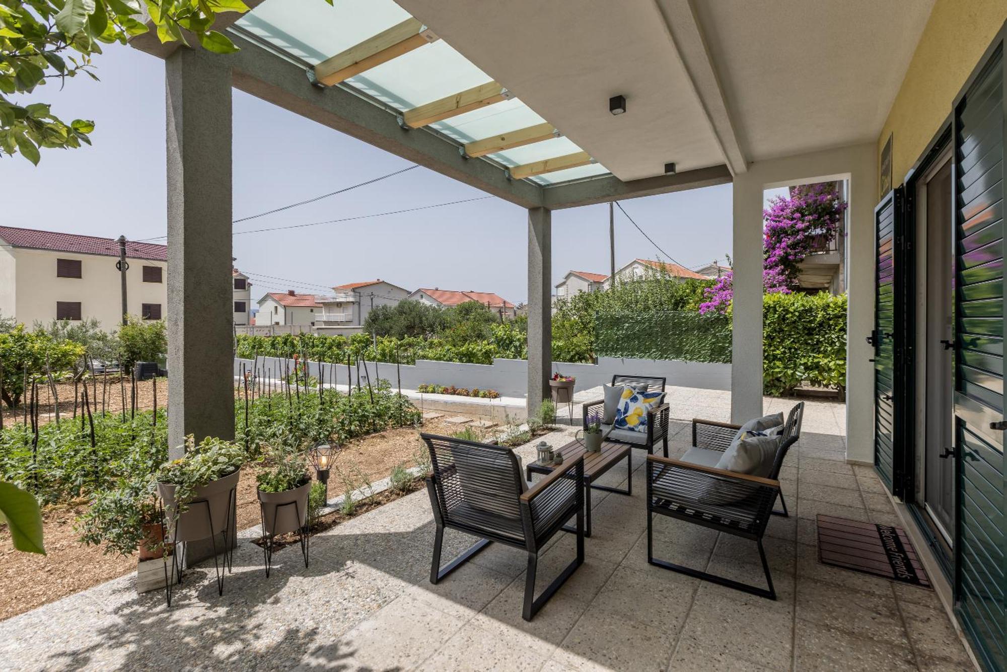 Vacation house CITRUS - quiet place, free parking - garage Kaštela Extérieur photo